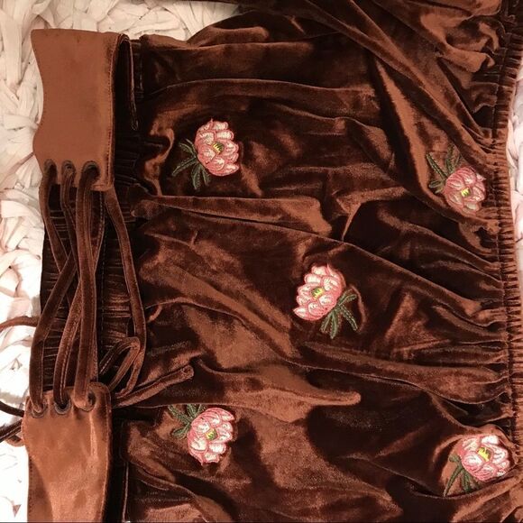 NWT velour off the shoulder crop top‎ - Picture 5 of 6